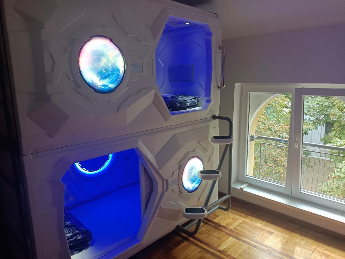Panda Victor Space Capsule Hostel-Neo Nomad Белград Екстер'єр фото