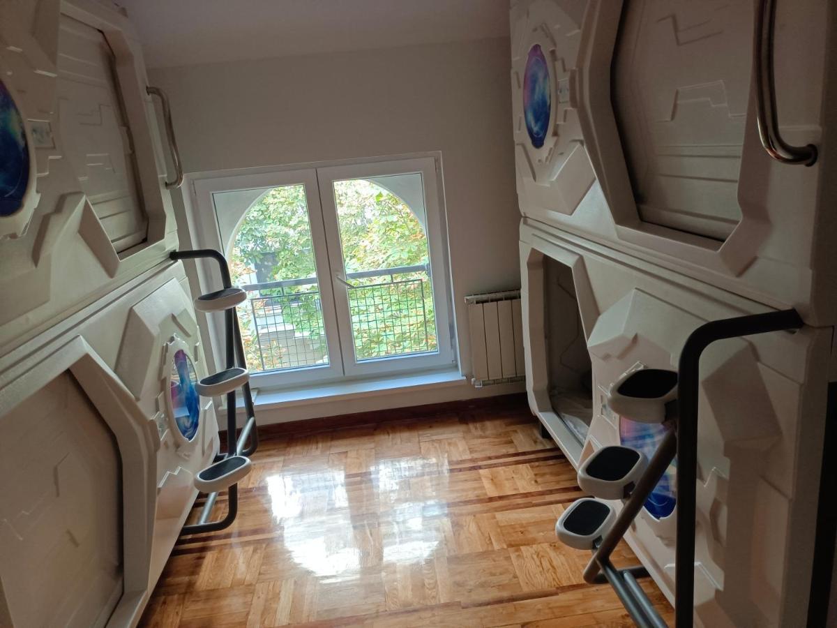 Panda Victor Space Capsule Hostel-Neo Nomad Белград Екстер'єр фото