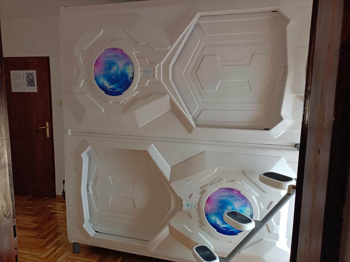 Panda Victor Space Capsule Hostel-Neo Nomad Белград Екстер'єр фото